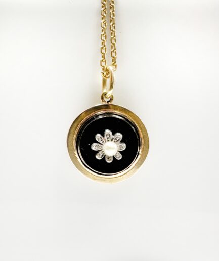 Gold and onyx pendant "Arlenn"