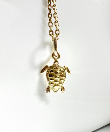 Gold turtle pendant "Nuha"