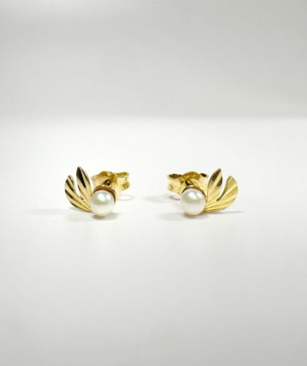 Gold and pearl stud earrings "Physalia"
