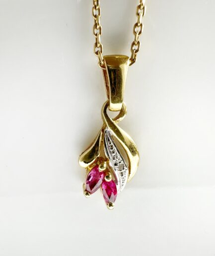 Pendentif or, rubis navette et diamants « Guerline »
